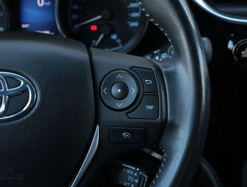 Toyota Auris, 2015