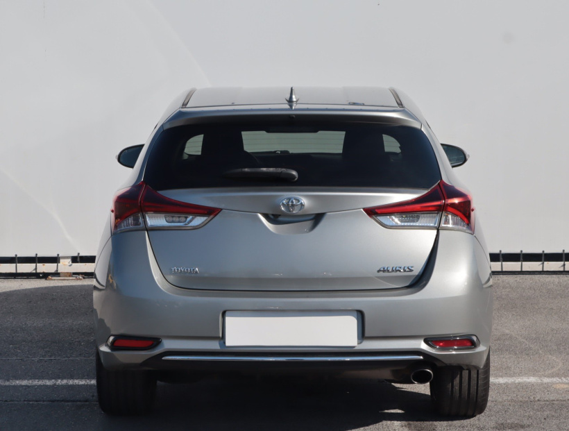 Toyota Auris, 2015