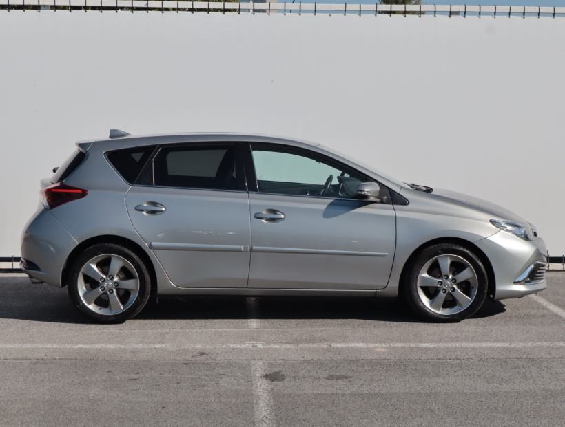 Toyota Auris, 2015