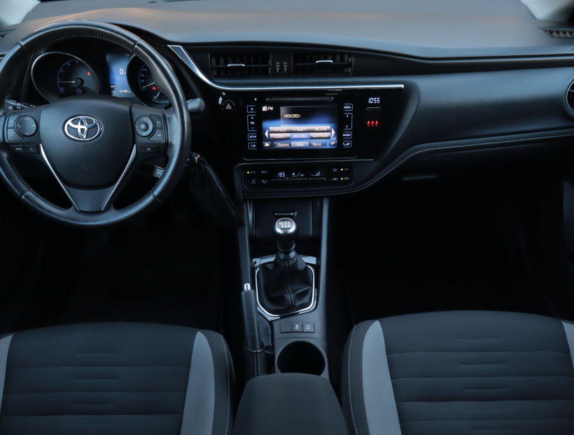 Toyota Auris, 2015
