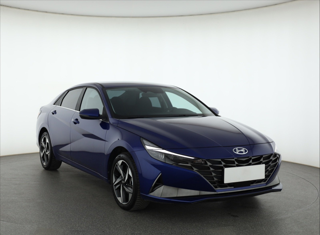 Hyundai Elantra, 2022