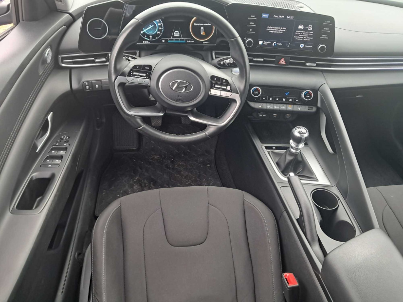 Hyundai Elantra, 2022