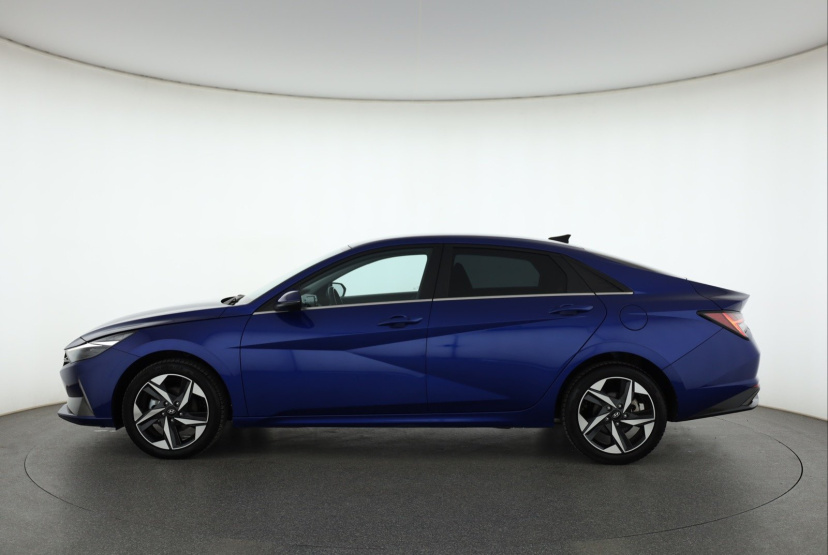 Hyundai Elantra, 2022