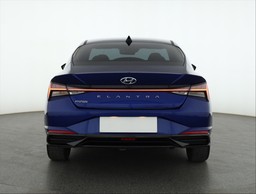 Hyundai Elantra, 2022