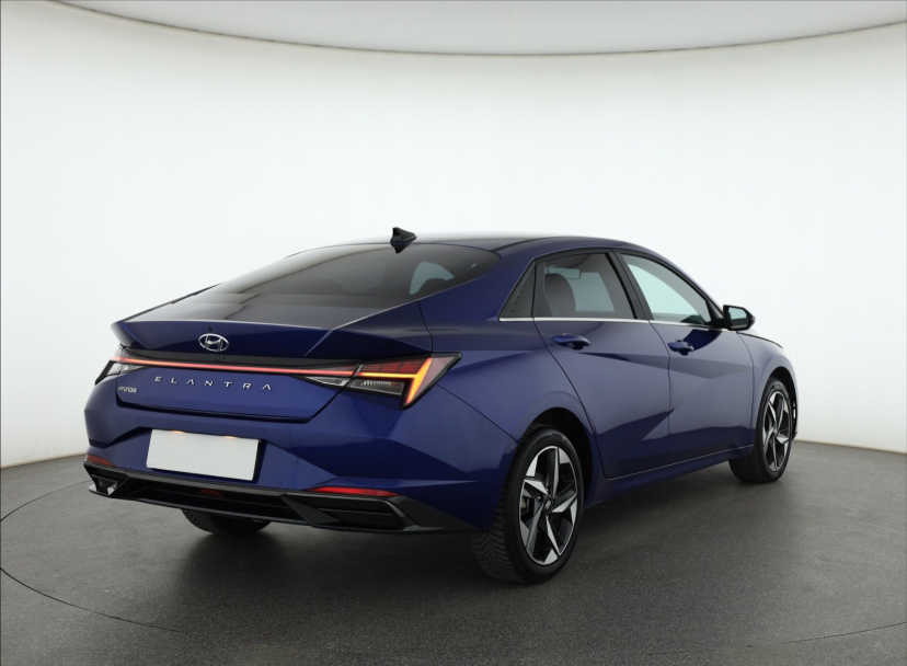 Hyundai Elantra, 2022