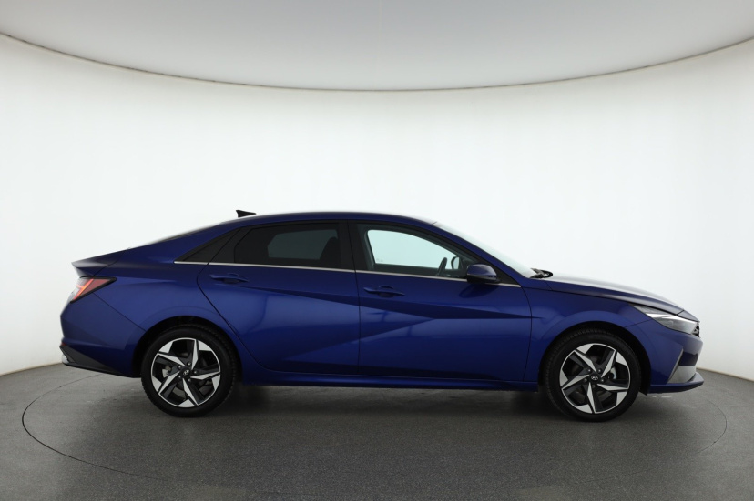 Hyundai Elantra, 2022