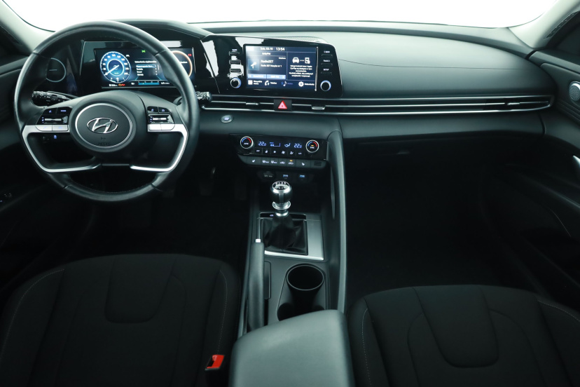 Hyundai Elantra, 2022