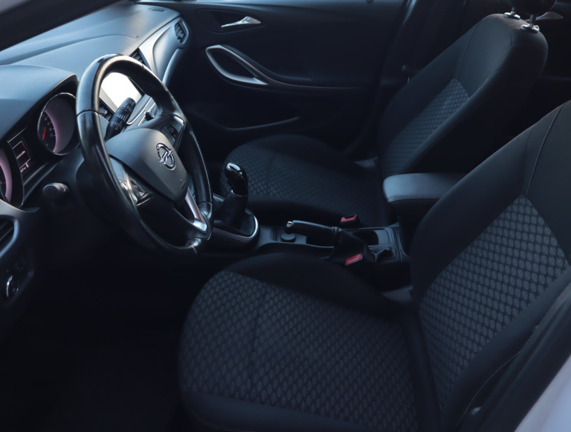 Opel Astra, 2018