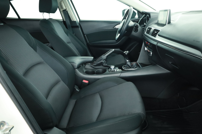 Mazda 3, 2015