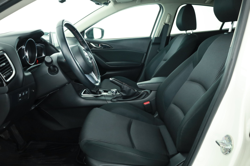 Mazda 3, 2015