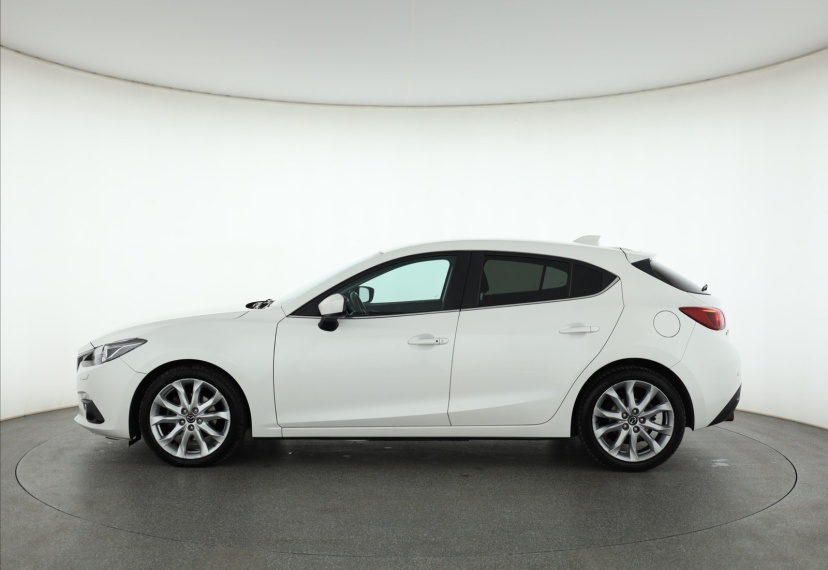 Mazda 3, 2015