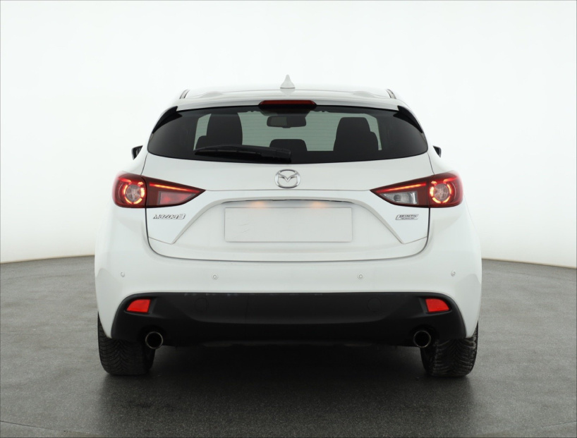 Mazda 3, 2015