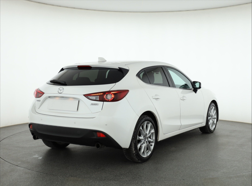 Mazda 3, 2015