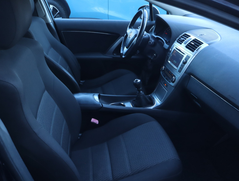 Toyota Avensis, 2012