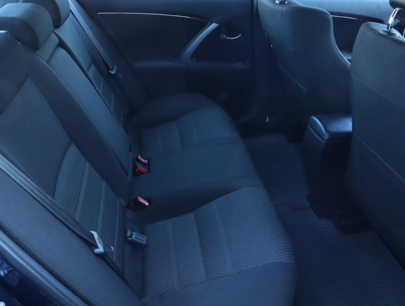 Toyota Avensis, 2012