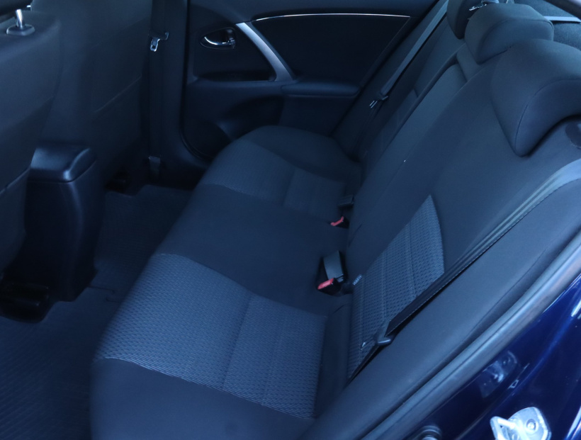 Toyota Avensis, 2012