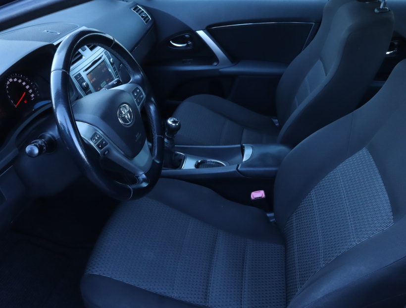 Toyota Avensis, 2012