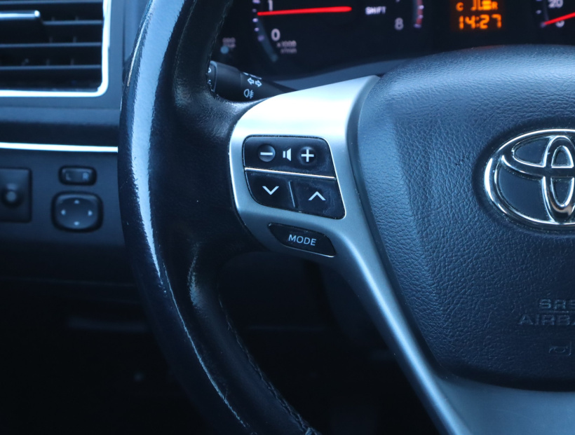Toyota Avensis, 2012