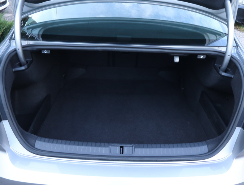 Volkswagen Passat, 2020