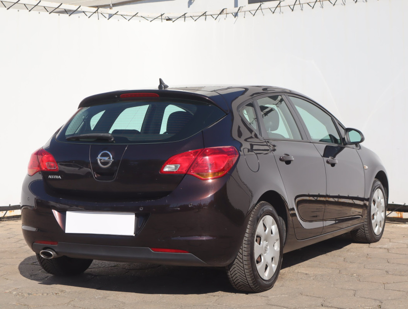 Opel Astra, 2012