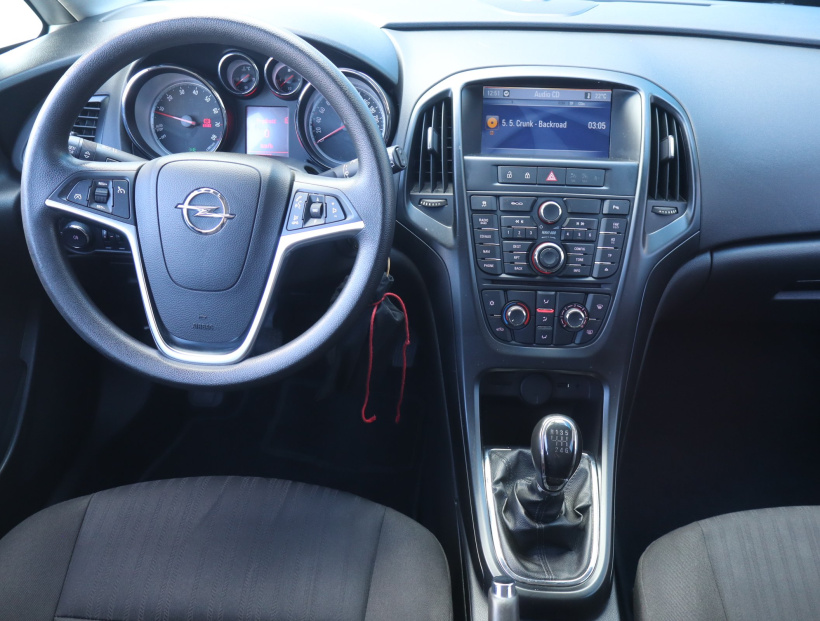 Opel Astra, 2012