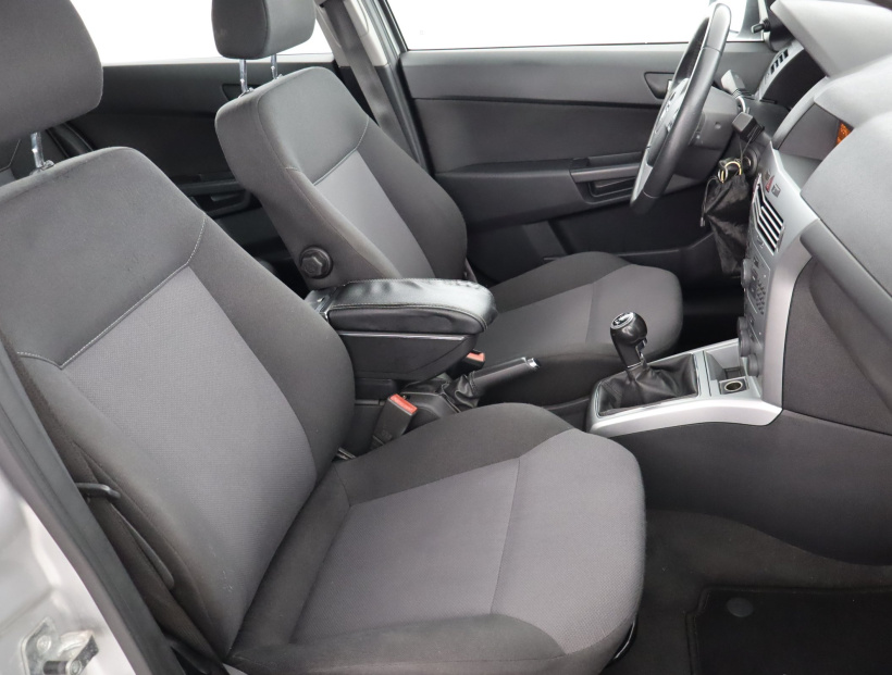 Opel Astra, 2012
