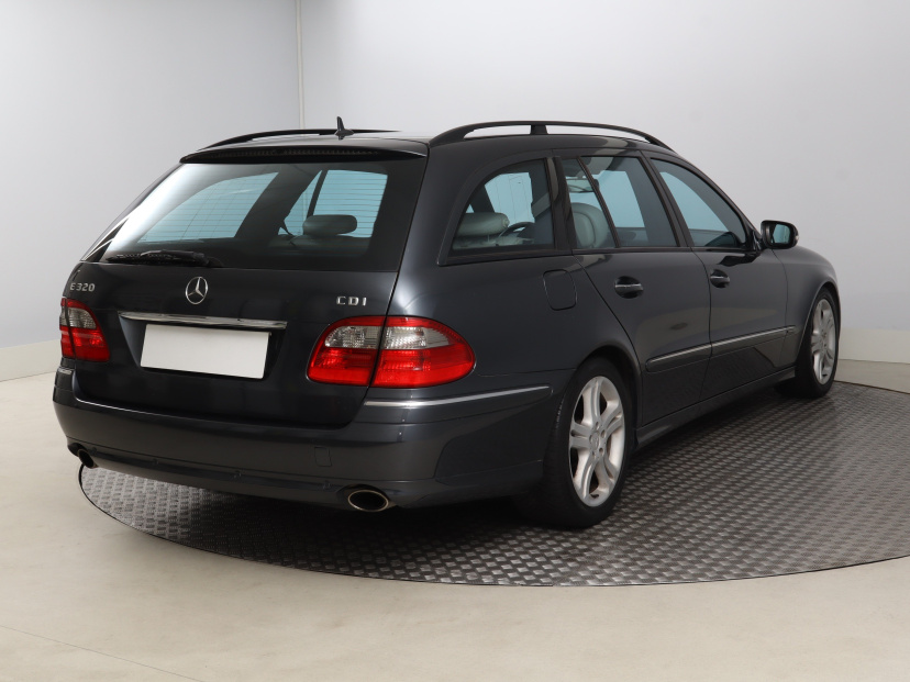 Mercedes-Benz E, 2008