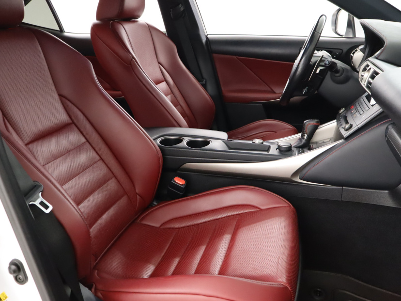 Lexus IS, 2016