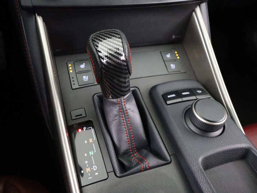 Lexus IS, 2016