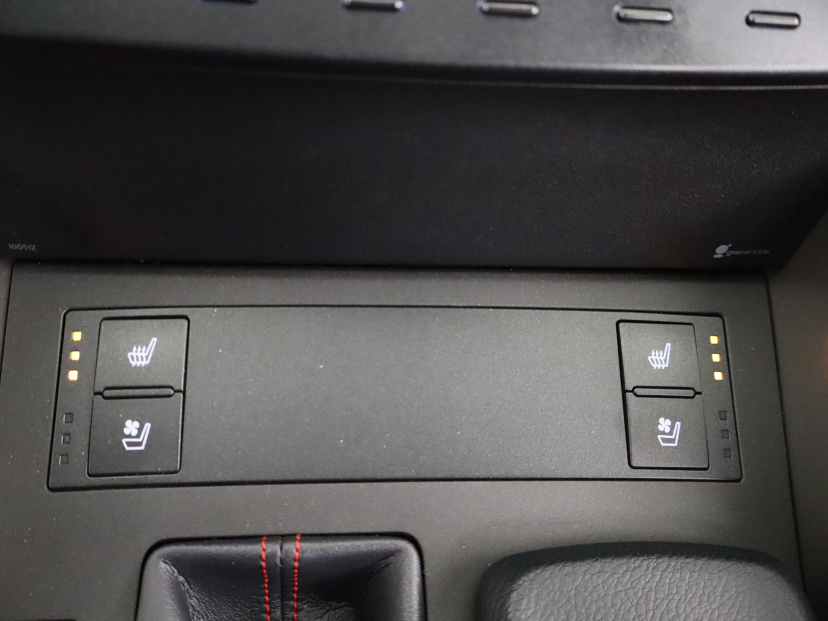 Lexus IS, 2016