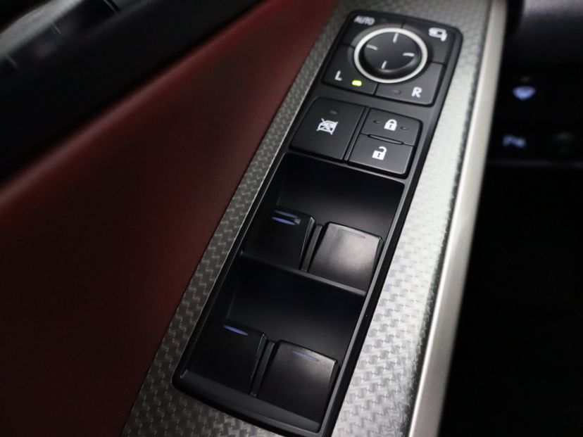 Lexus IS, 2016