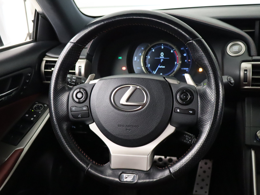 Lexus IS, 2016