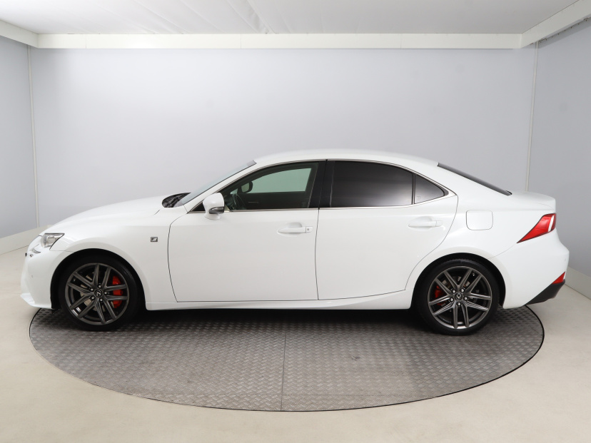 Lexus IS, 2016
