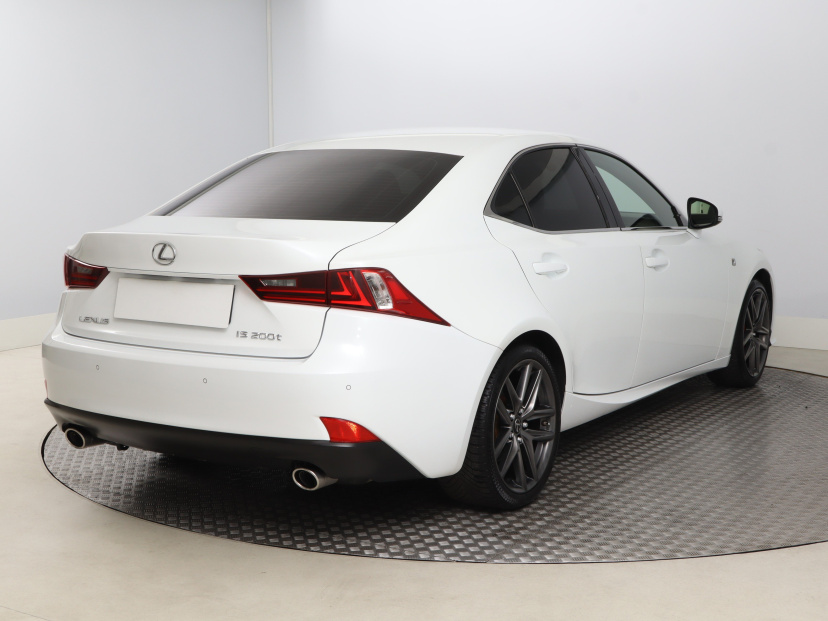 Lexus IS, 2016