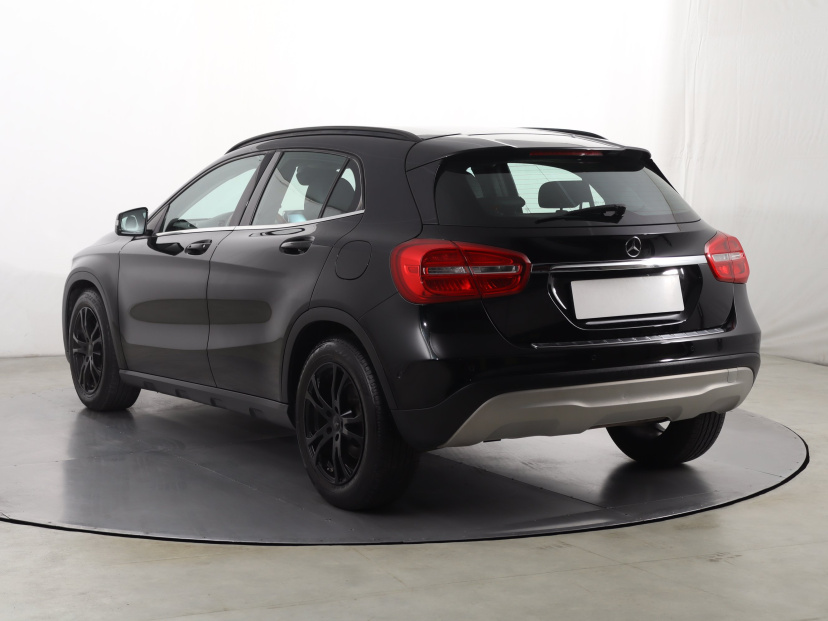 Mercedes-Benz GLA, 2016