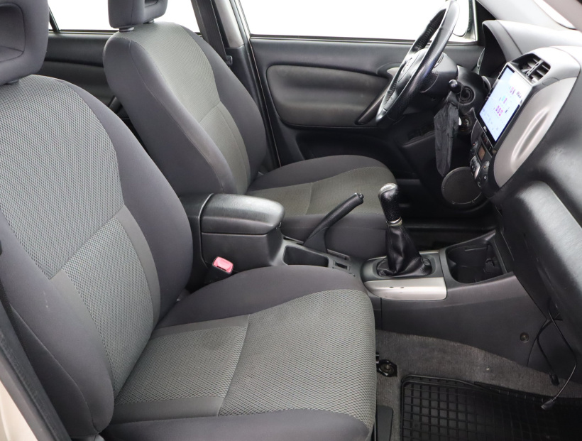 Toyota RAV 4, 2004