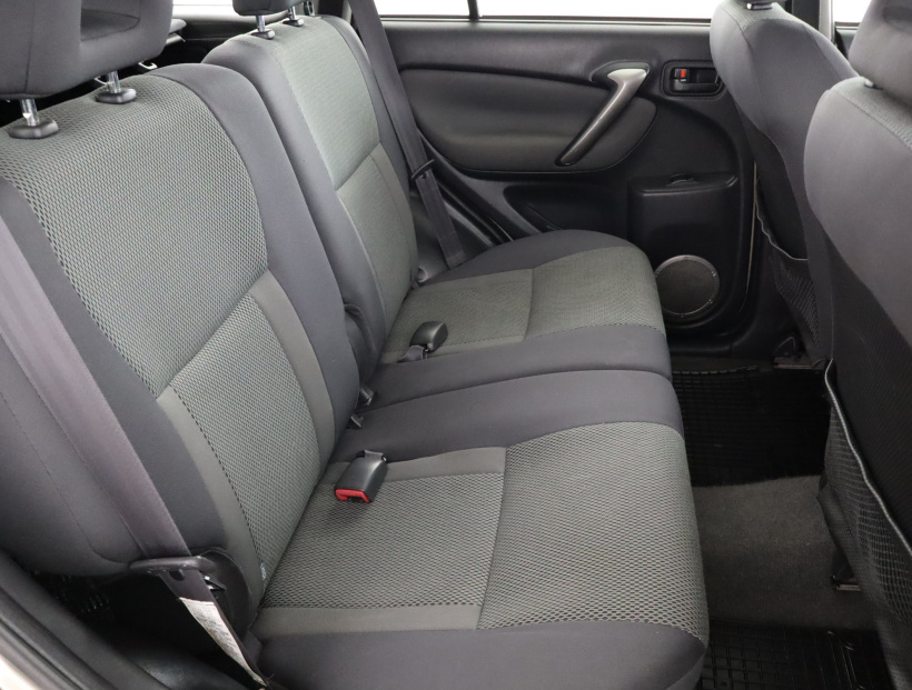 Toyota RAV 4, 2004