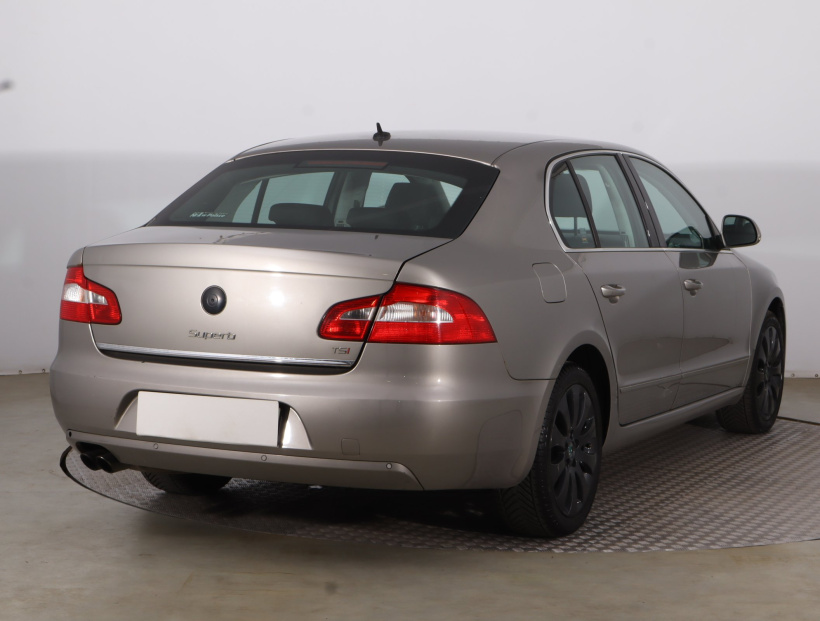 Škoda Superb, 2010