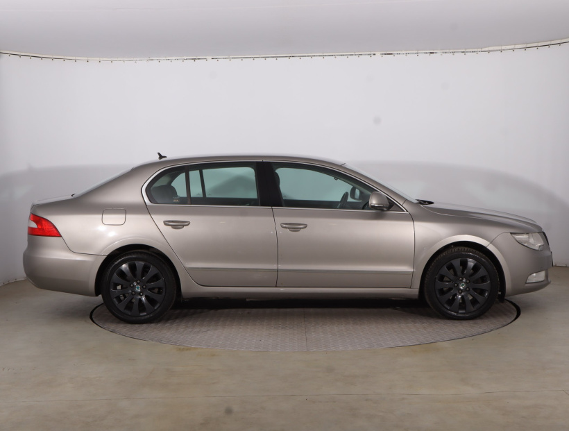 Škoda Superb, 2010