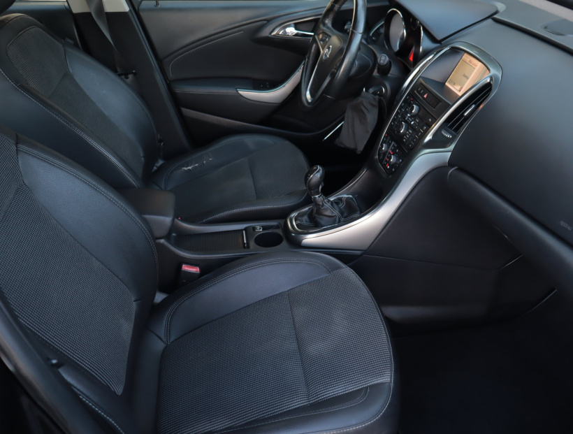 Opel Astra, 2012