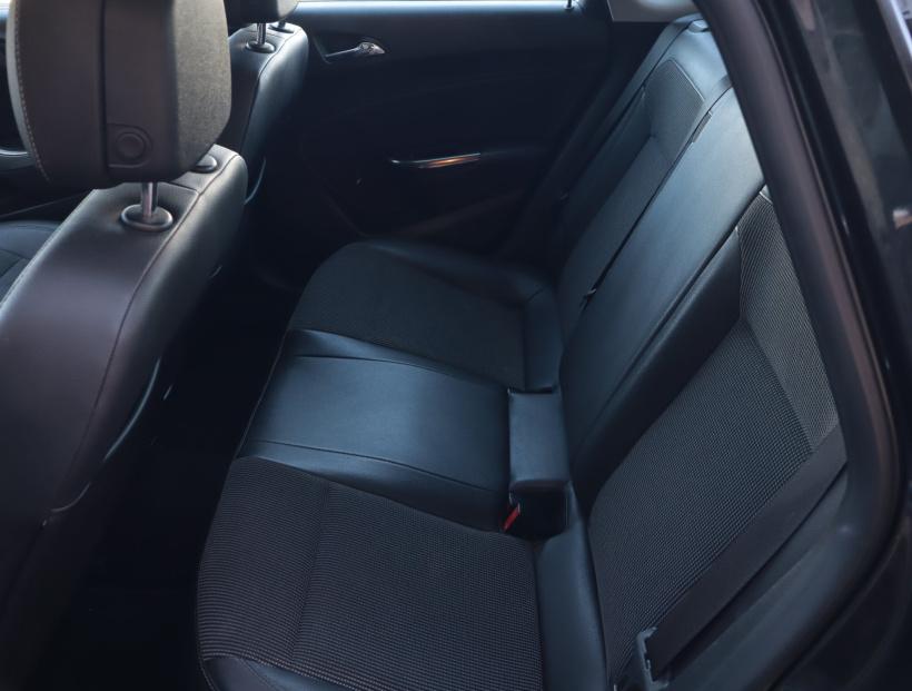 Opel Astra, 2012