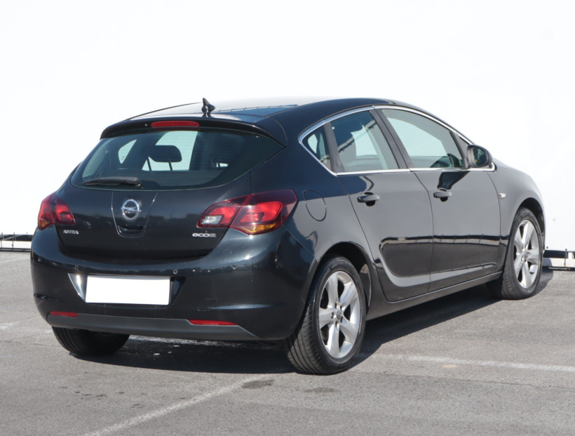 Opel Astra, 2012