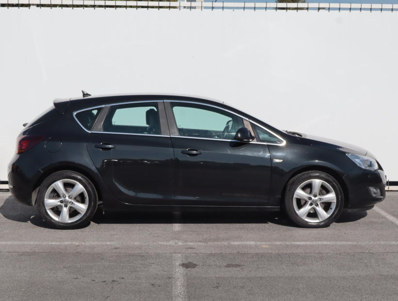Opel Astra, 2012