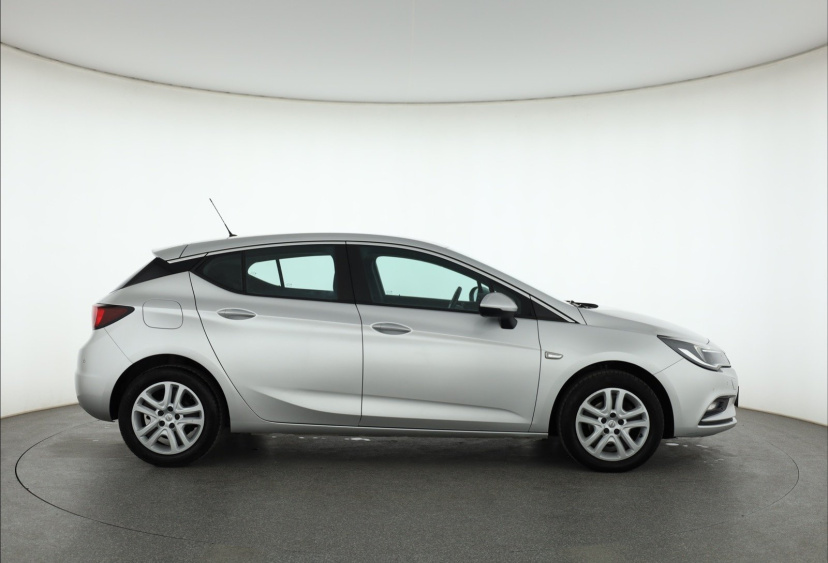 Opel Astra, 2019