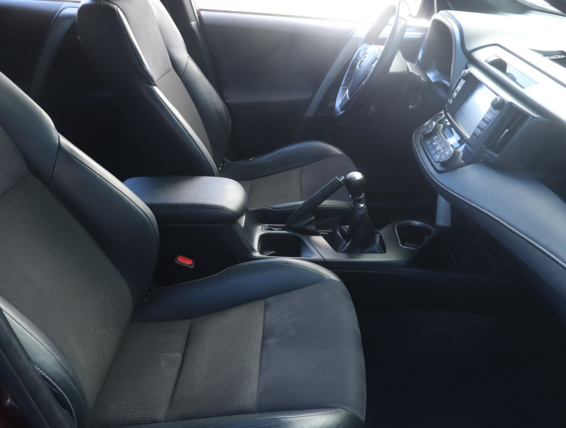 Toyota RAV 4, 2015