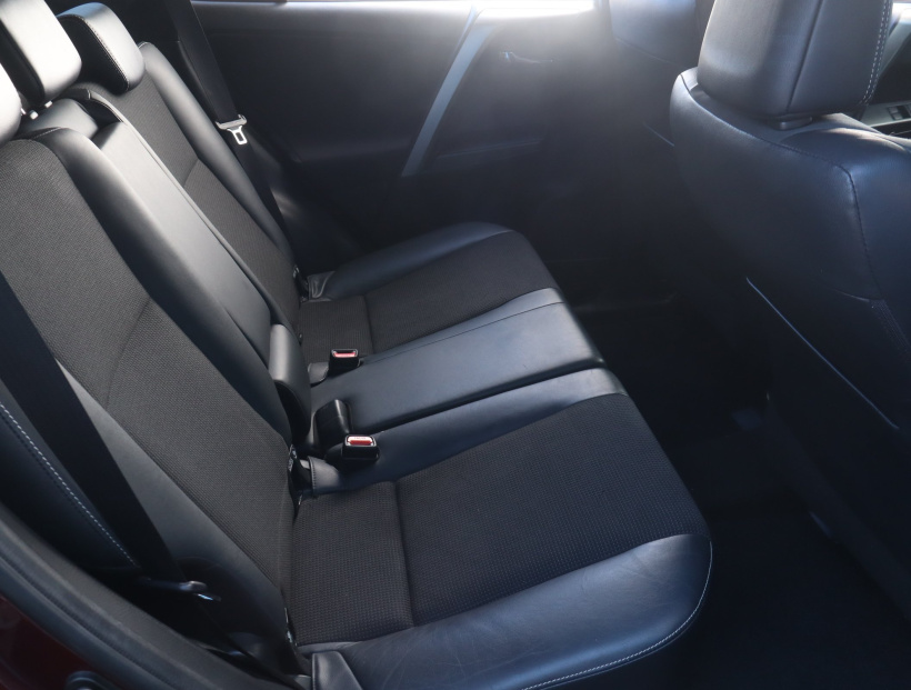 Toyota RAV 4, 2015