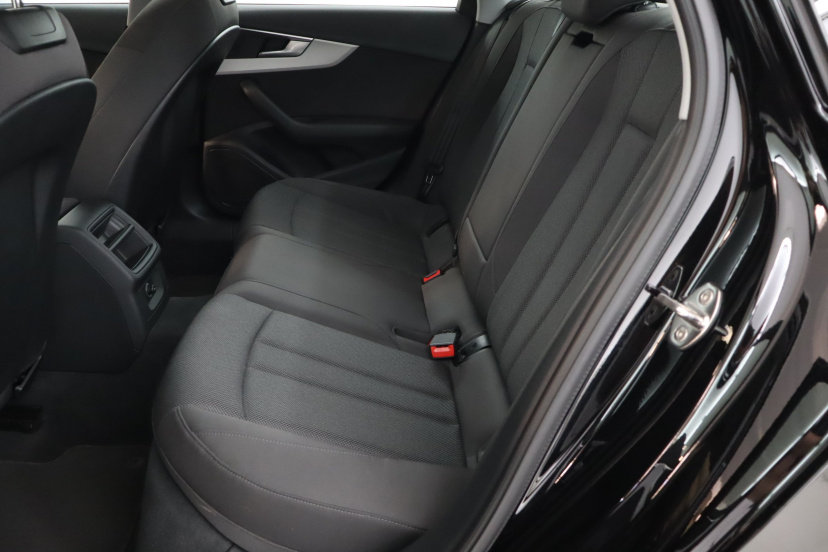 Audi A4, 2022