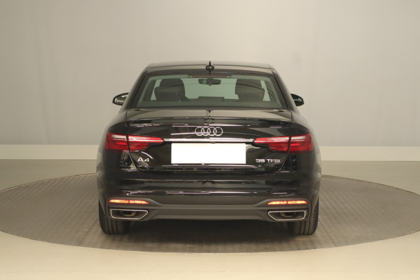 Audi A4, 2022