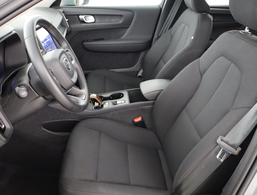 Volvo XC40, 2025