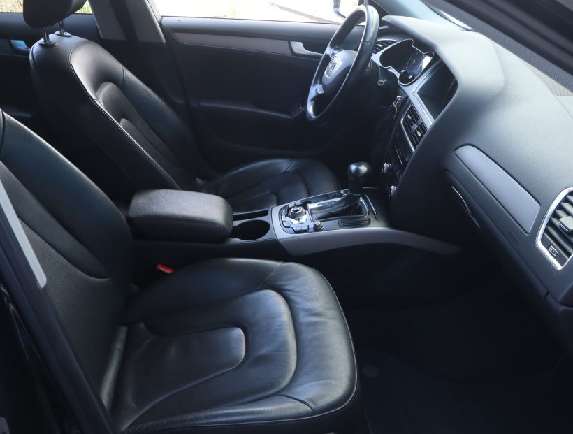 Audi A4, 2012